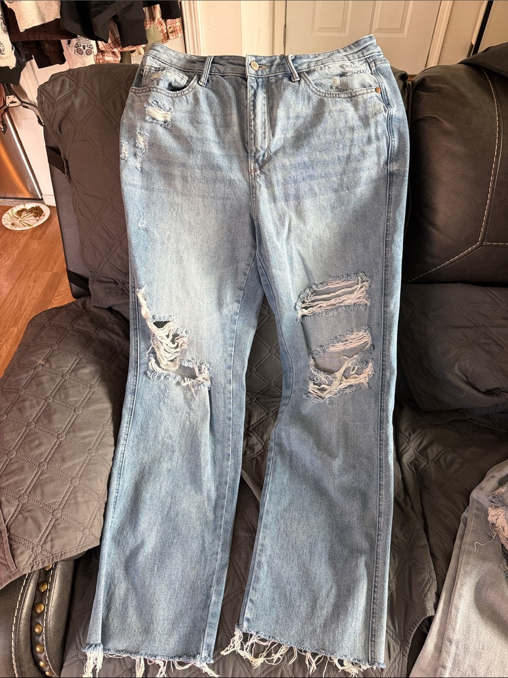Judy Blue Light Wash Distressed Straight Leg Jeans